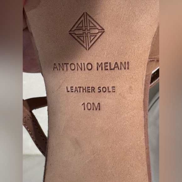 ANTONIO MELANI Leather buckle heels with suede bow Size 10. Excellent condition - Picture 4 of 10